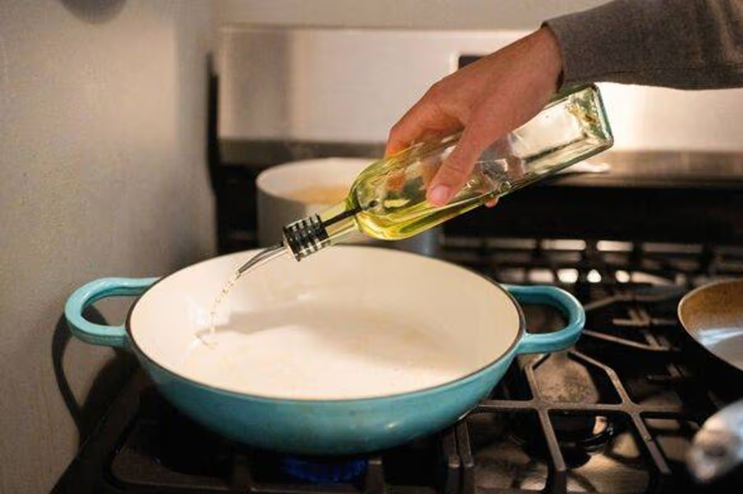 I asked experts what the ‘healthiest’ cooking oil is — 1 oil came out on top